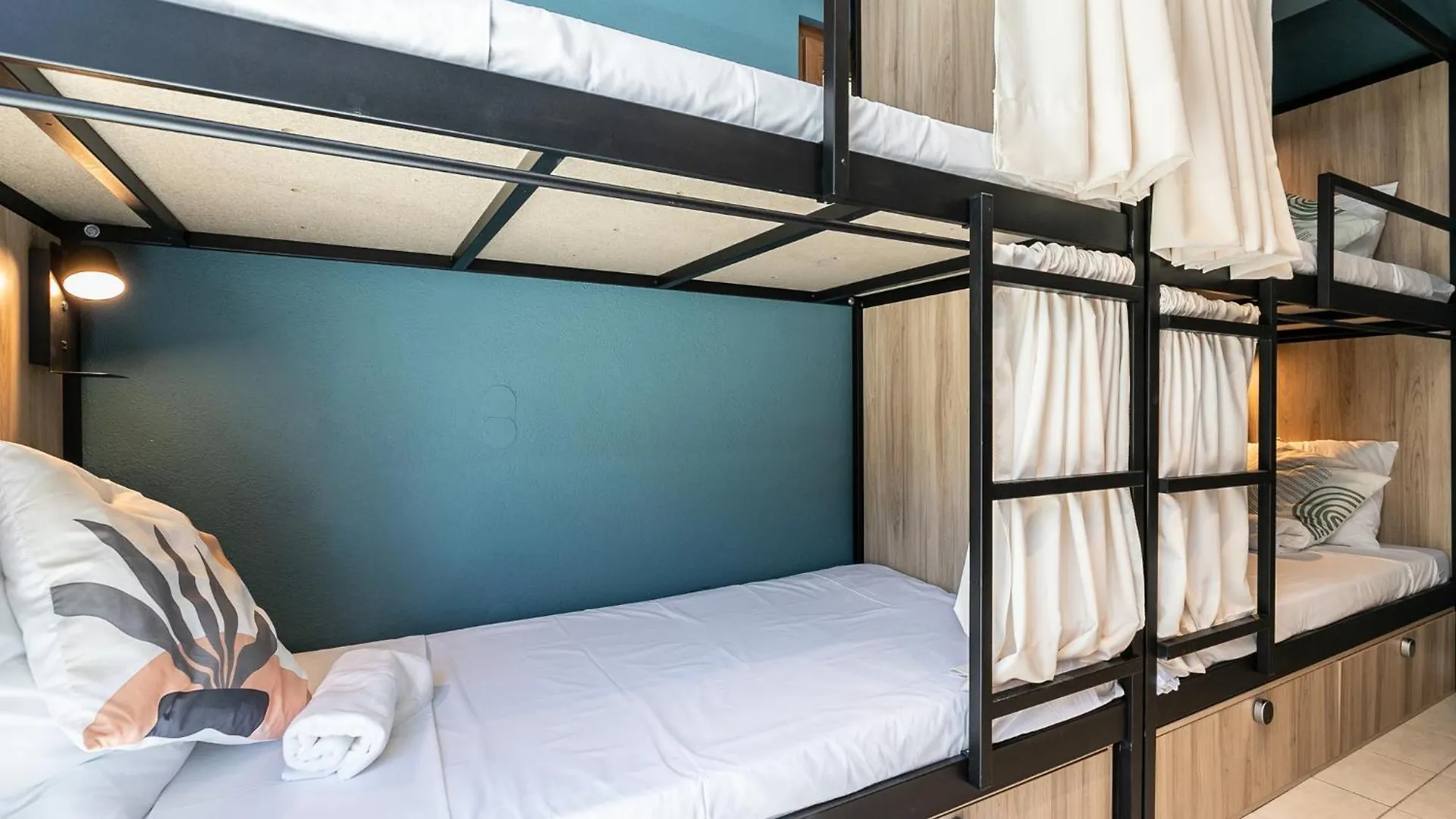 Walk In Hostel Faro Airport Portugal