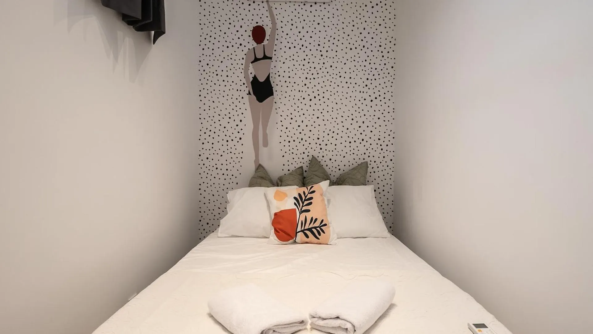 Walk In Hostel Faro Airport Portugal