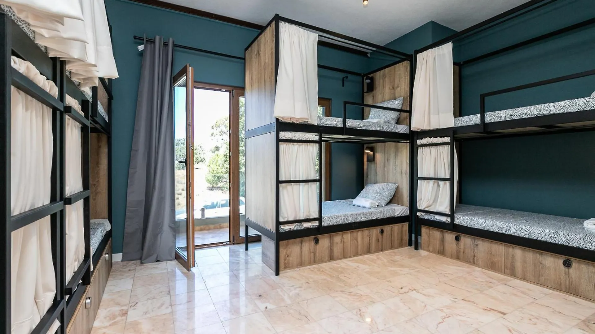 Walk In Hostel Faro Airport