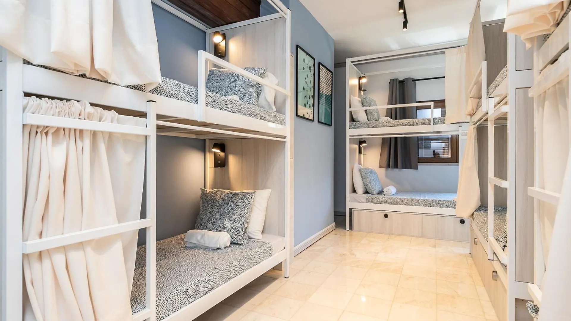 Walk In Hostel Faro Airport Portugal