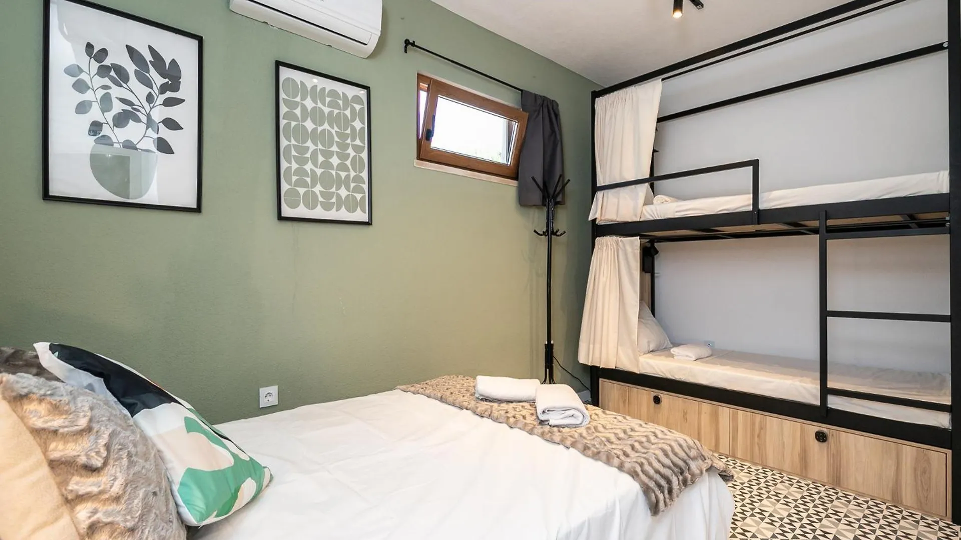 Walk In Hostel Faro Airport Portugal
